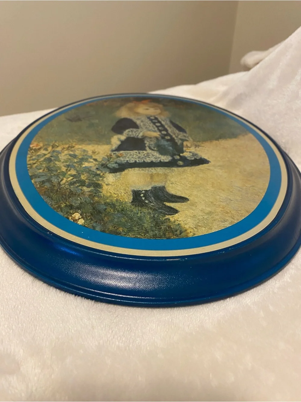 🌸 Ohio Art Co. 1974. Vintage oval tin Wall Art